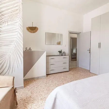 Elizabeth * Arzachena